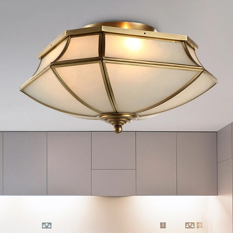 Plafonnier biseauté à 3 lumières, finition en laiton classique, abat-jour en verre opale, plafonnier encastré Clearhalo