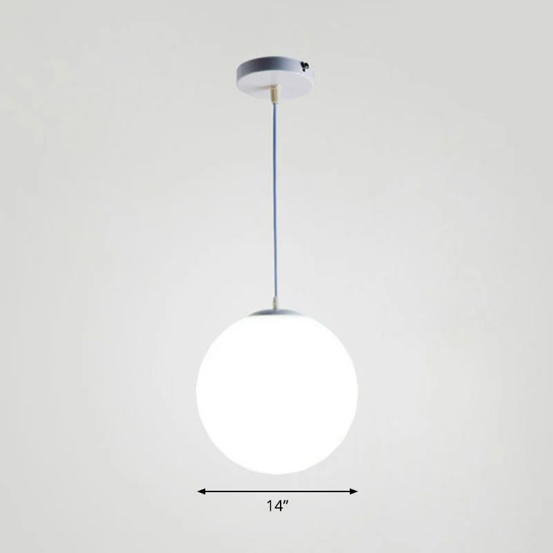 Plafonnier blanc minimaliste à suspension pour Restaurant unique, avec abat-jour en verre opale sphérique Clearhalo