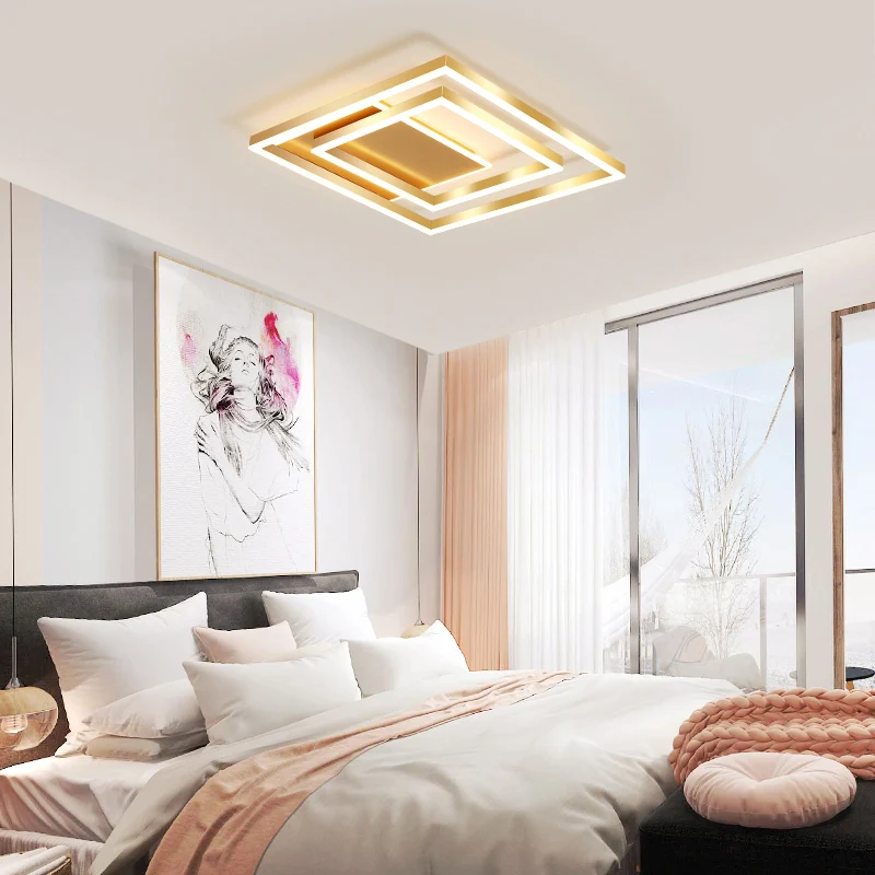 Plafonnier carré en or brossé, luminaire LED minimaliste en acrylique, montage semi-encastré Clearhalo