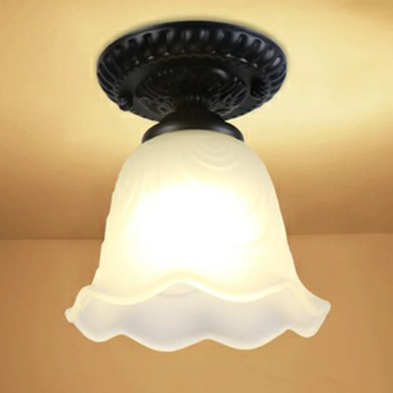 Plafonnier semi-affleurant traditionnel en verre givré à 1 lumière pour couloir Clearhalo
