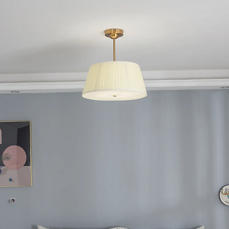 Plafonnier simple semi-affleurant en tissu plissé conique traditionnel en blanc pour chambre à coucher Clearhalo