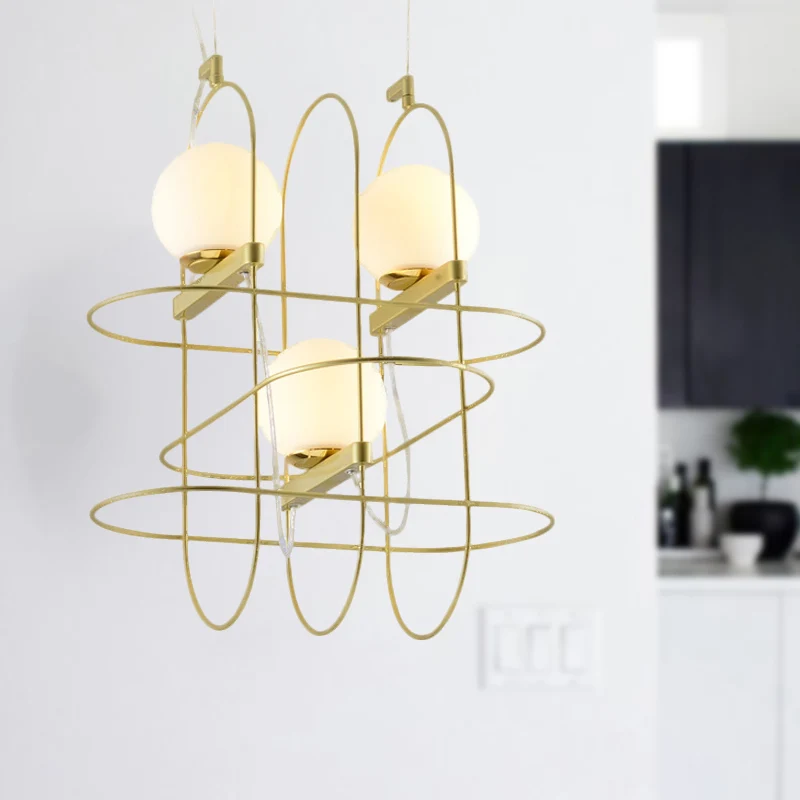 Plafonnier suspendu à cadre ovale doré, lustre moderne à 3 têtes en métal avec abat-jour en verre opale orbe Clearhalo