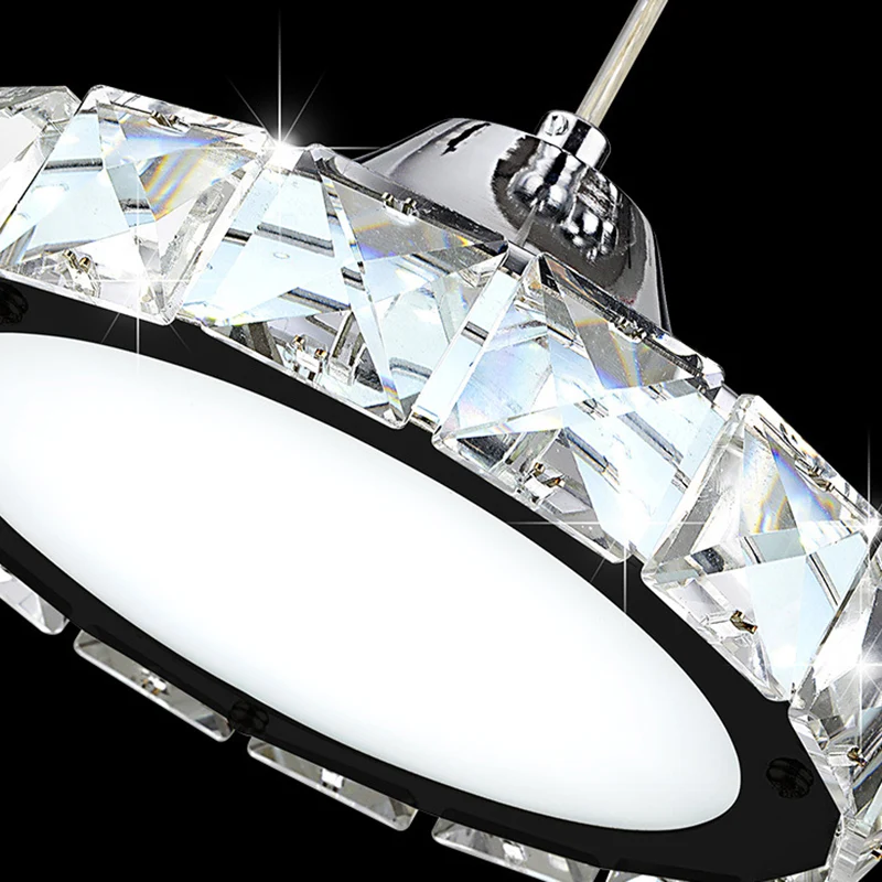 Plafonnier suspendu circulaire à finition chromée, pendentif LED moderne intégré en cristal Clearhalo