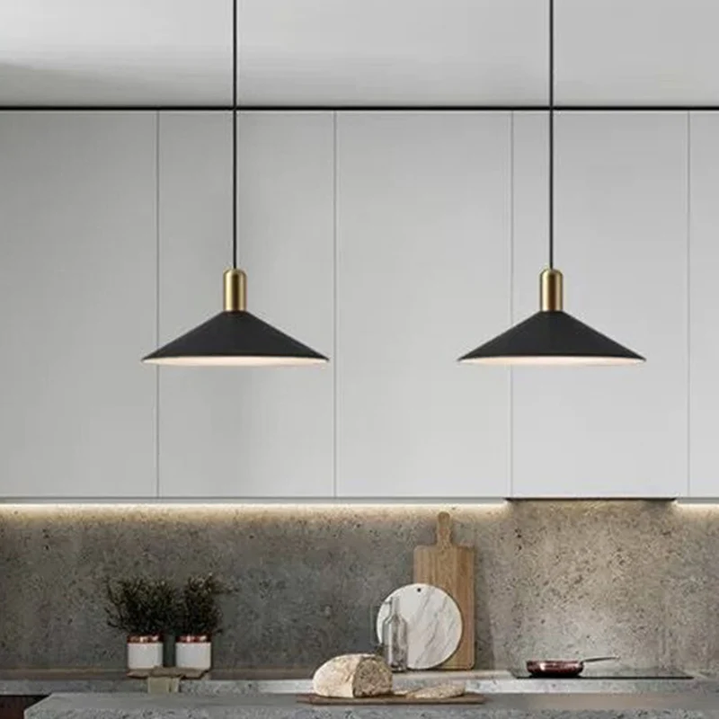 Plafonnier suspendu conique industriel, luminaire suspendu en métal noir Clearhalo