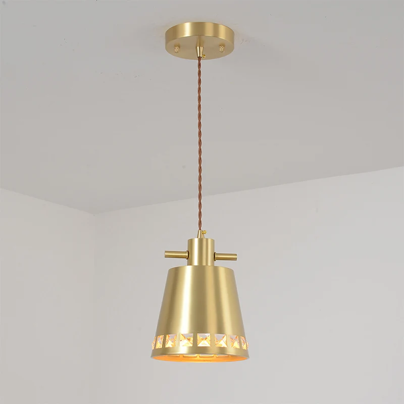 Poteau d'éclairage conique en métal, pendentif moderne à 1 tête en laiton avec bord intégré en cristal Clearhalo