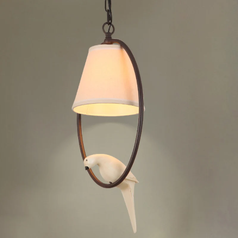 Suspension ovale en métal avec oiseau et abat-jour, suspension rustique à 1 tête en beige pour balcon Clearhalo