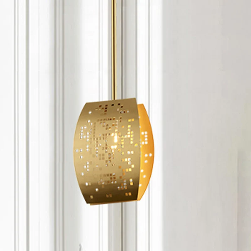 Suspension de plafond courbée pour salle d'étude en métal de luxe à 1 lumière dorée avec design découpé Clearhalo
