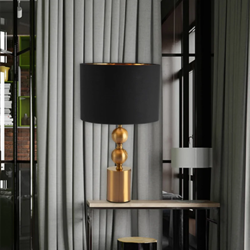 1 tête en plus de la lampe de nuit Simplicity Lampe de bureau à finition noire avec abat-jour cylindrique en tissu Clearhalo