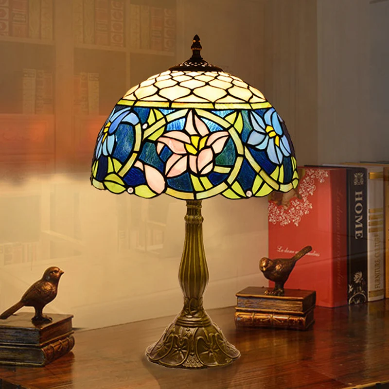 Veilleuse en verre bleu jonquilles, éclairage de table méditerranéen à 1 ampoule, bronze avec élément en écailles de poiss...