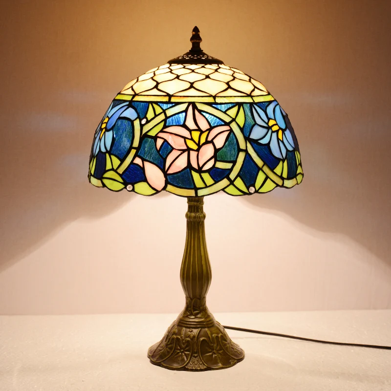 Veilleuse en verre bleu jonquilles, éclairage de table méditerranéen à 1 ampoule, bronze avec élément en écailles de poiss...