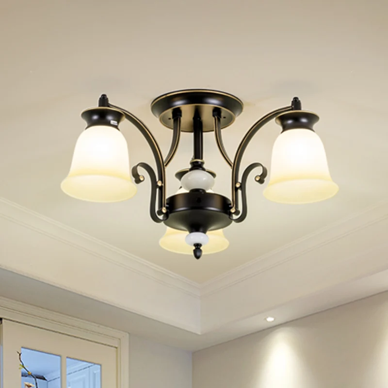 Verre givré noir semi-encastré abat-jour évasé vintage près du lustre de plafond Clearhalo