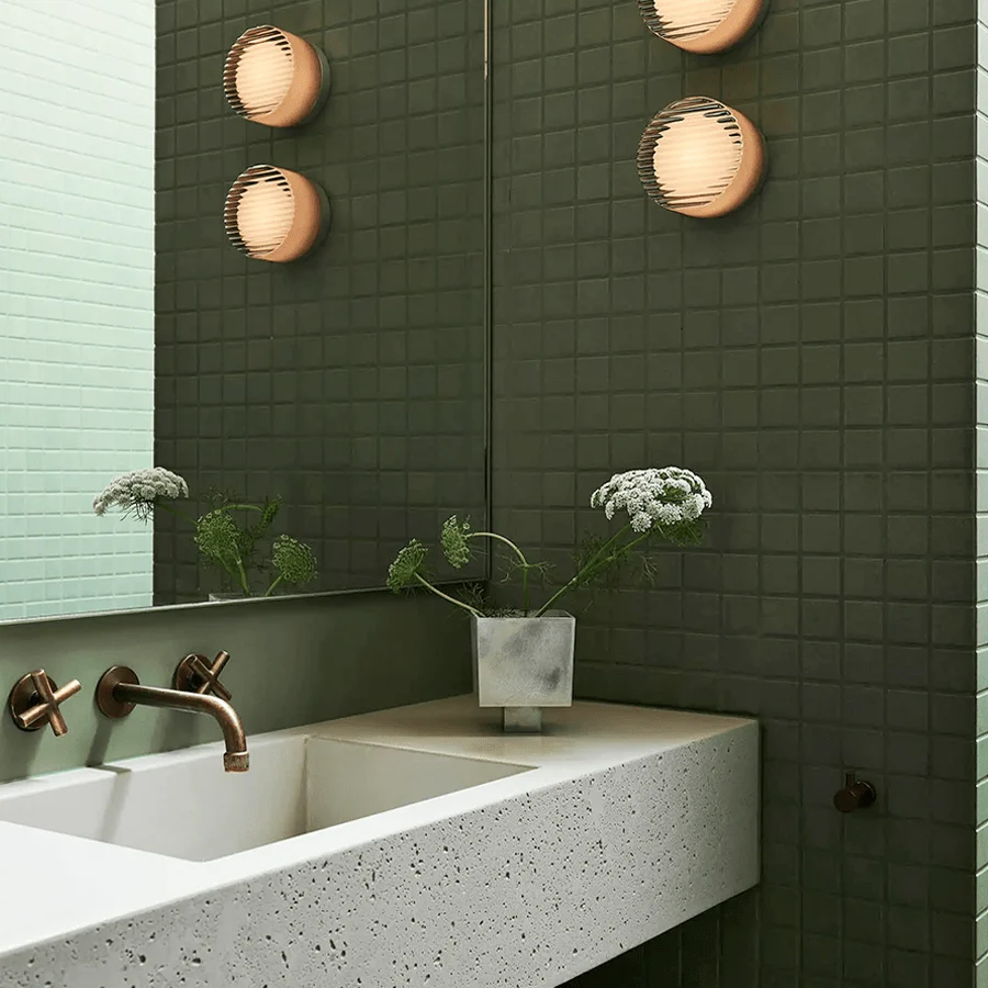 APPLIQUE MURALE RIPPLE SCONCE AMBRE AVEC BASE NOIRE DYKE & DEAN