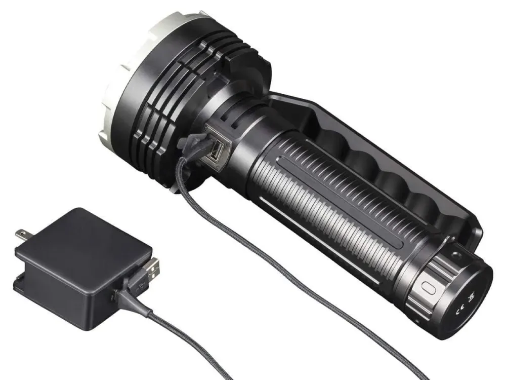 Fenix LR80R - 18 000 lumens - 1130 mètres de portée - Pack complet