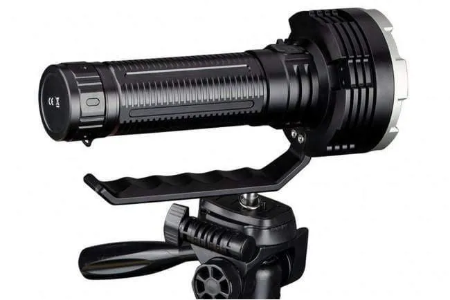 Fenix LR80R - 18 000 lumens - 1130 mètres de portée - Pack complet