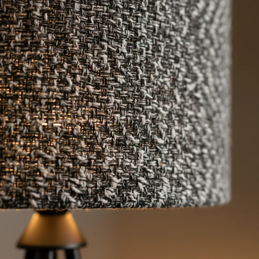 Lampadaire Trépied Métal Noir & Abat-Jour Chiné – Design Moderne Fiolla Home