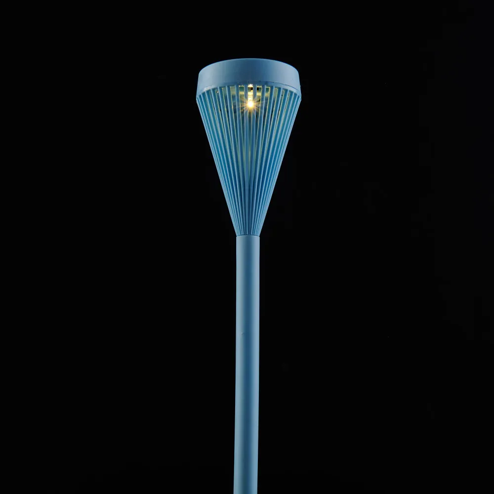 Lampe solaire nervurée de couleur sur piquet, 2,8 x 13 po Giant Tiger