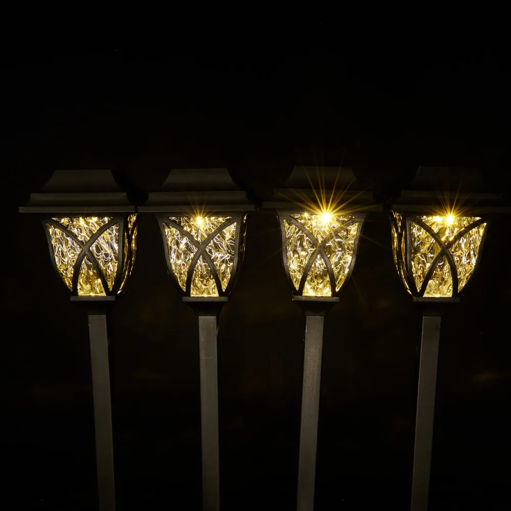 Piquets de jardin lumineux à l'énergie solaire, 4 po x 17 po, emb. de 4 Giant Tiger