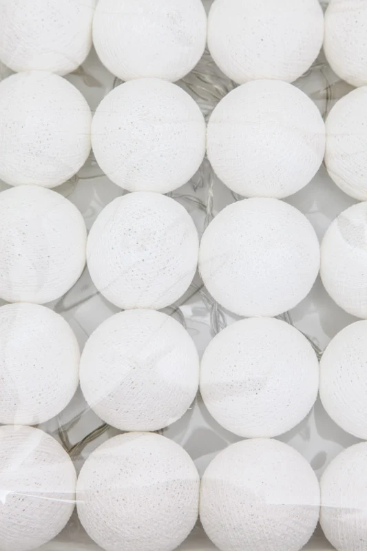 Guirlande lumineuse boules de coton blanches