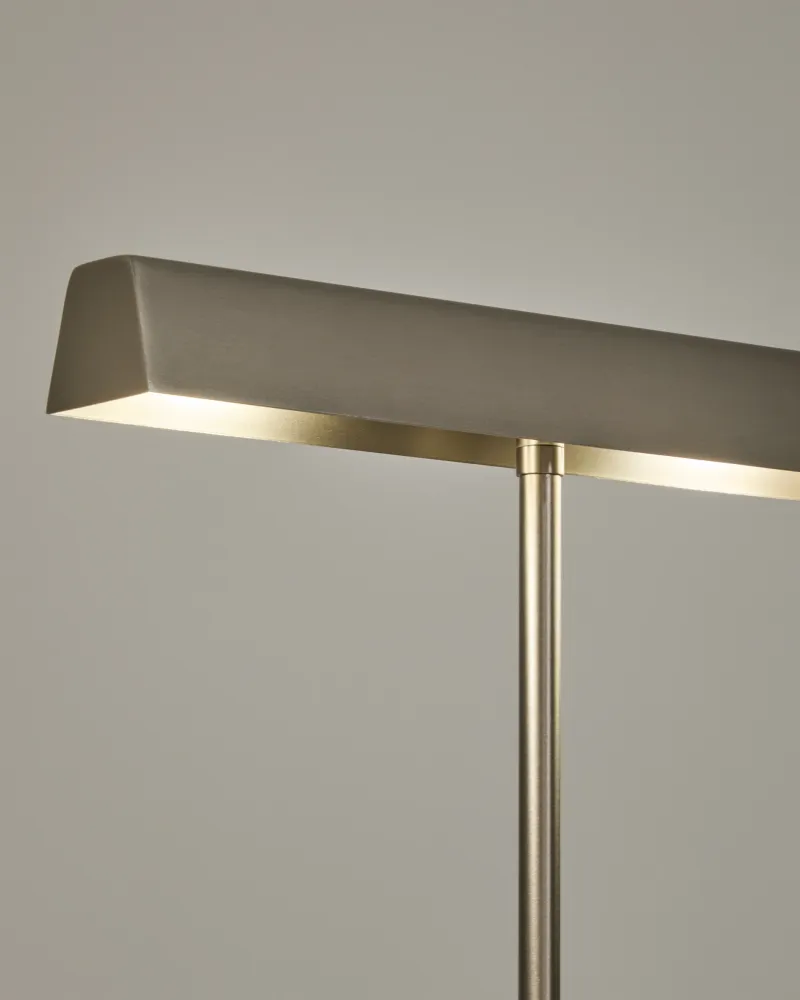 Lampadaire Lynor en acier brossé avec base en marbre blanc Kave Home Mauritius Mu