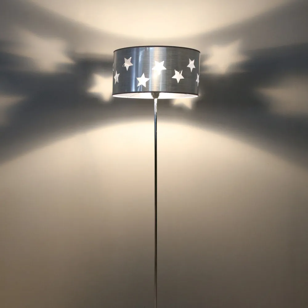 Lampadaire pour enfants avec étoiles découpées · Shine L538