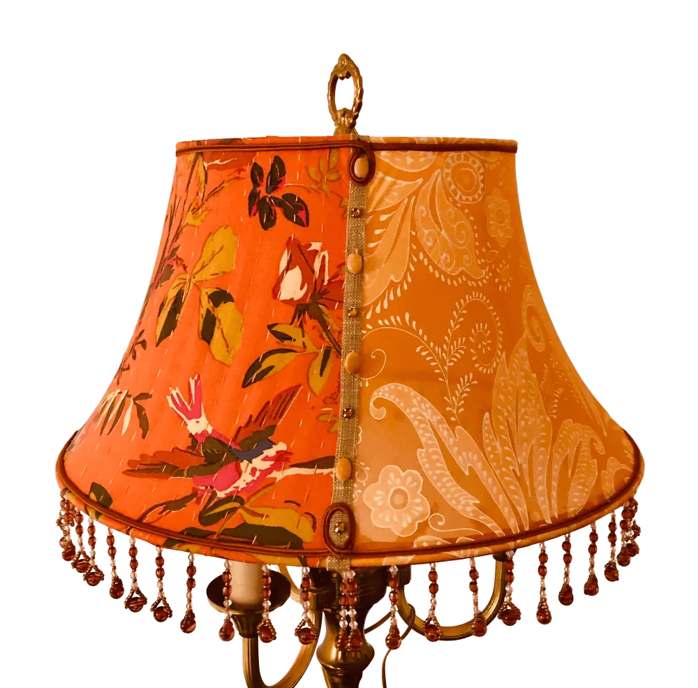 Lampe bouillotte à système lyre avec pagode ronde cousue main dans les tons orangés