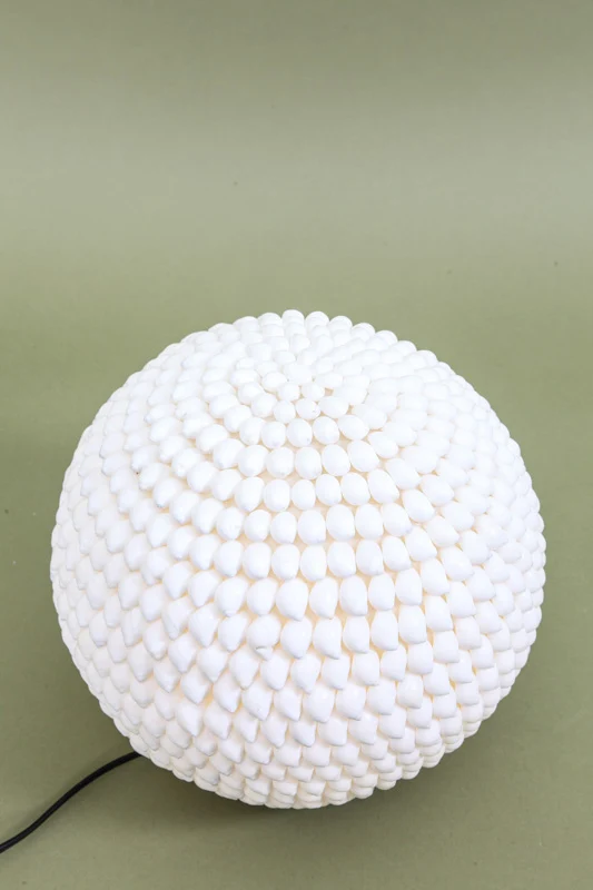Lampe boule coquillage blanche 25 cm