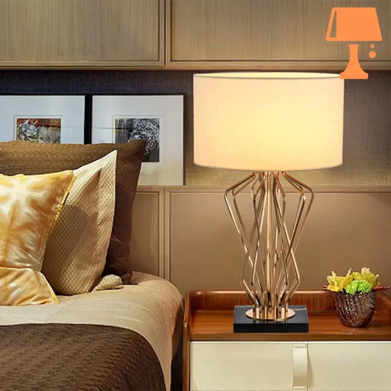 Lampe de Chevet Design Dorée