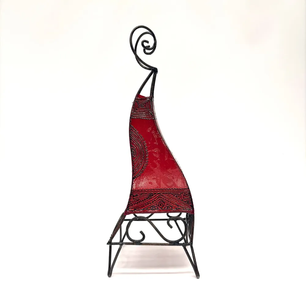 Lampe en cuir rouge pyramidal marocain 50 cm