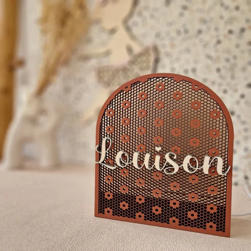 Lampe LED en bois effet rotin – Fleur personnalisable