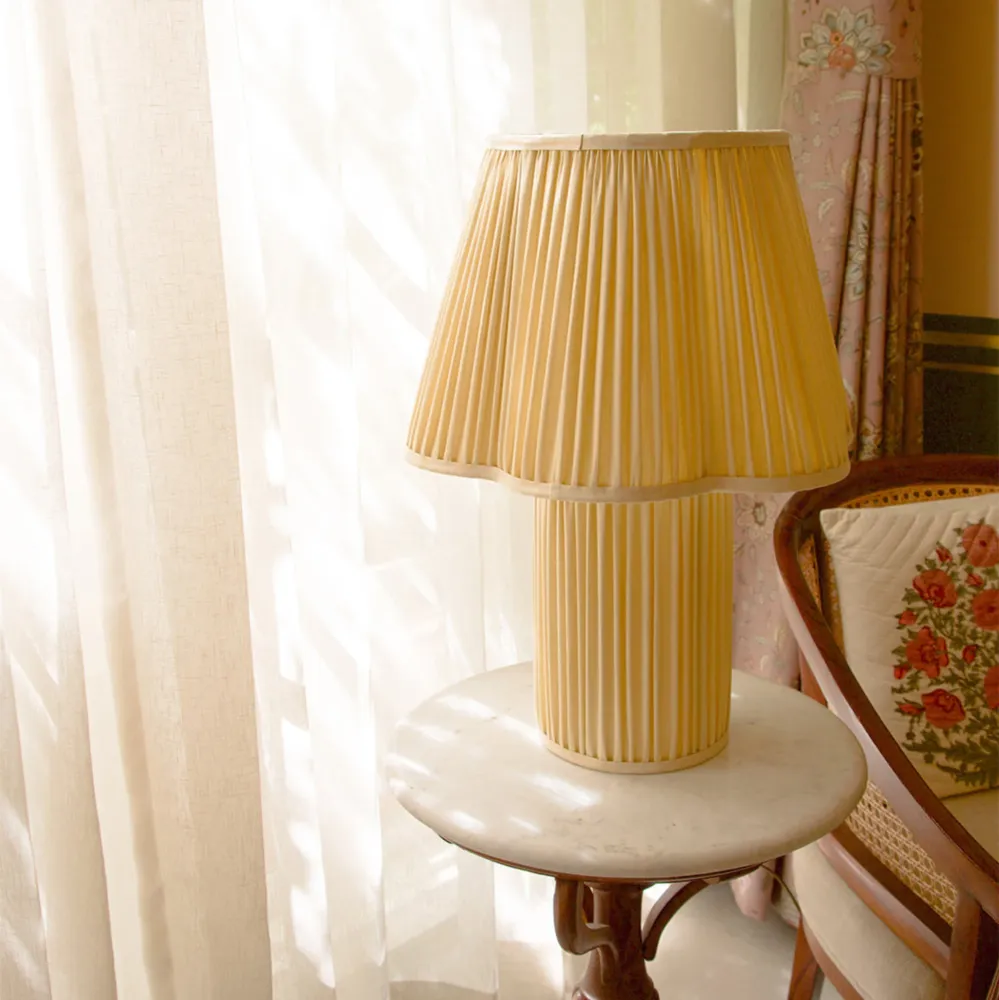 LAMPE MYRA EN SOIE BOUTON D'OR - GRAND MODÈLE