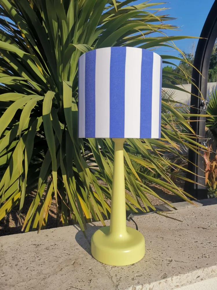 Lampe pied bois vert anis abat-jour RAYURES bleu marine