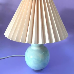Lampe pied céramique marbré Bleu abat-jour plissé ROSE POUDRE