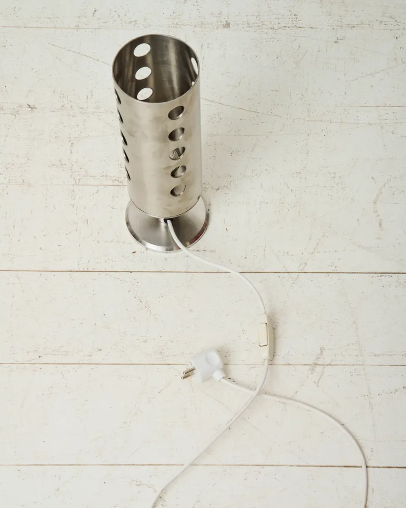 Lampe à poser en aluminium brossé ajouré, 1980-1990s