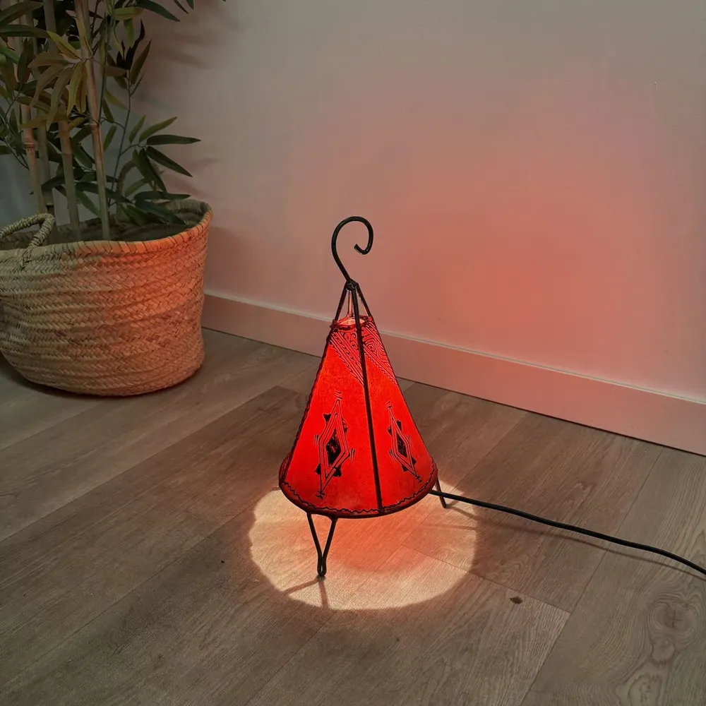 Lampe Pyramide Marrakech Cuir Rouge 35cm