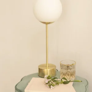 Lampe de table Gillian Golden · Déco ·