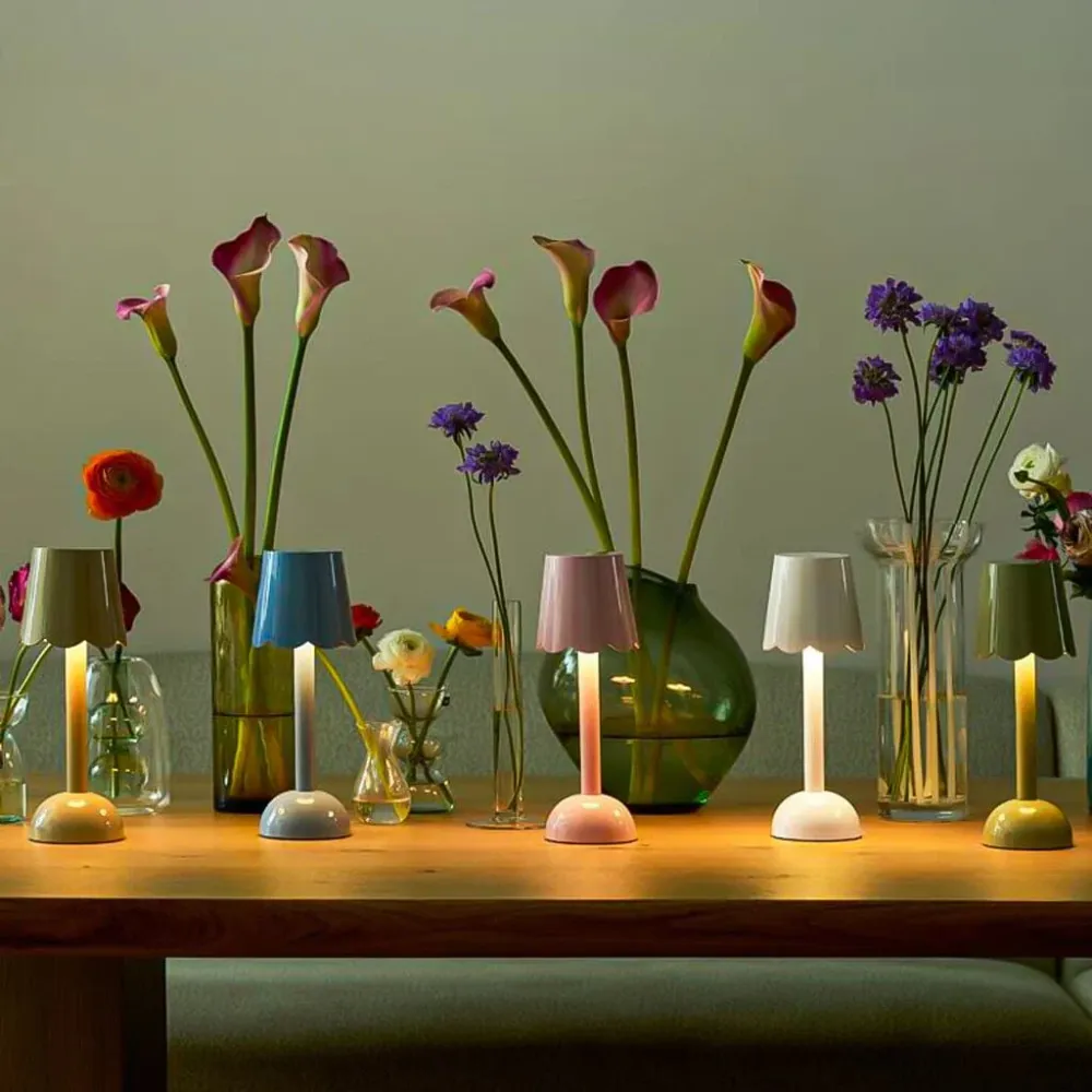Lampe de table LED Addison Ross - Coquille festonnée - Blanche - 28 cm
