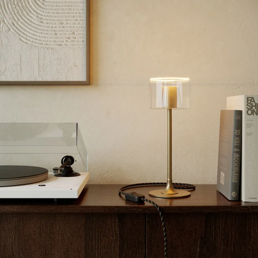 Lampe de table MAG-Y avec base métallique ronde et ampoule Ghost transparente - Bronze satiné