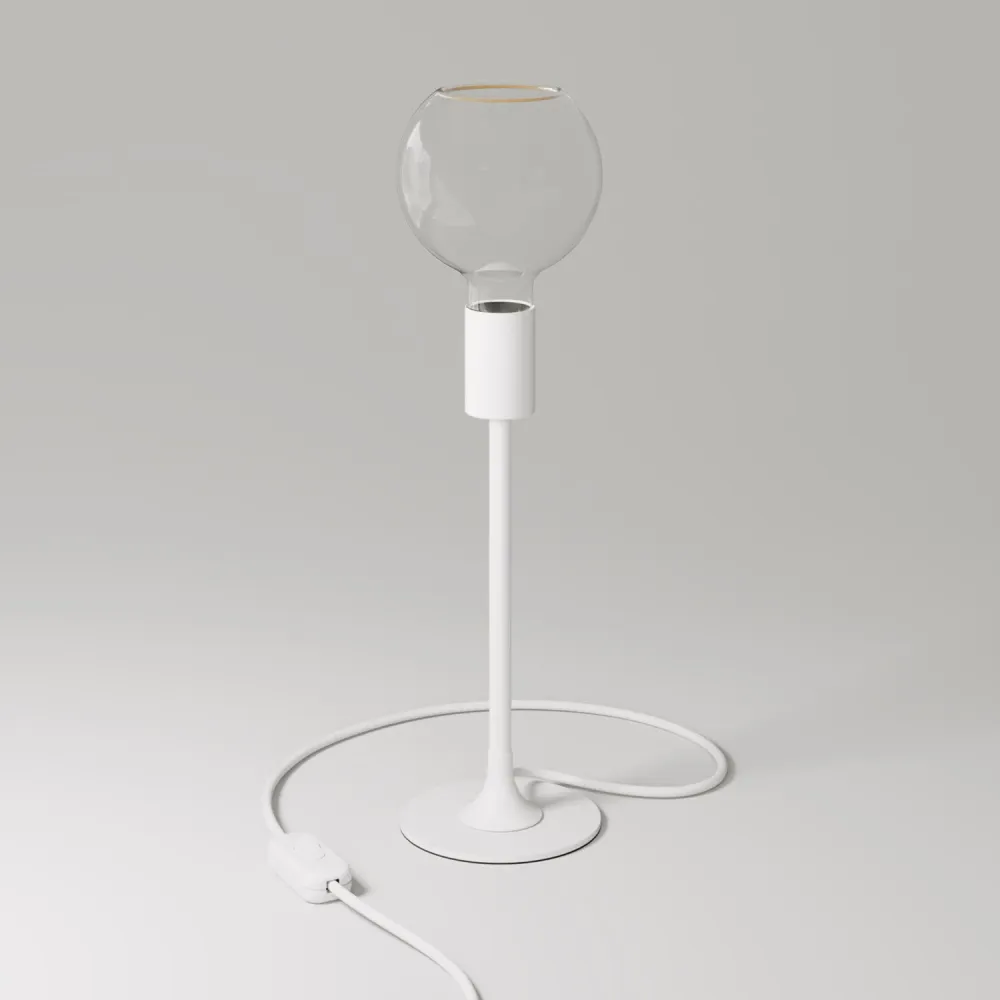 Lampe de table MAG-Y avec base ronde en métal et ampoule Ghost G05 transparente - Blanc mat