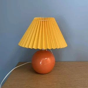 Lampe vitaminée ORANGE pied céramique orange abat-jour plissé