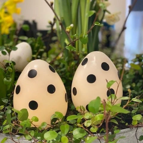 LED Oeufs de Pâques en blanc avec des points noirs (2 morceaux)