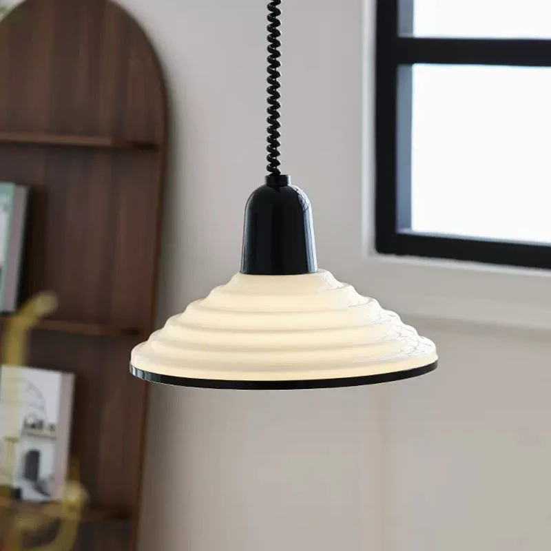 ÉléganceLumière – Lustre Raffiné en Verre Crème