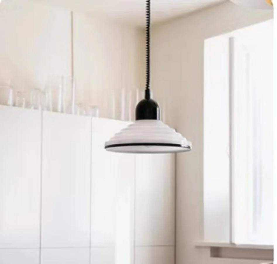 ÉléganceLumière – Lustre Raffiné en Verre Crème