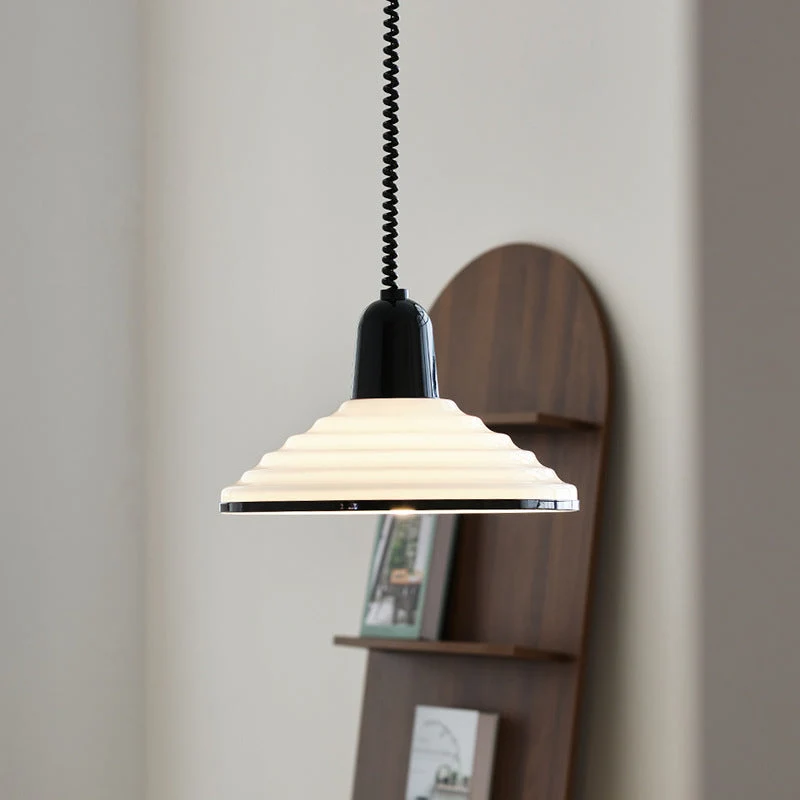 ÉléganceLumière – Lustre Raffiné en Verre Crème