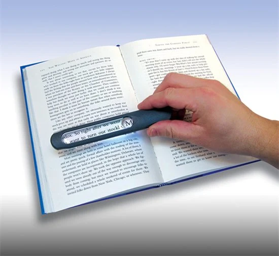 Loupe de lecture horizontale avec 2 leds lumineuses de la marque Carson optical
