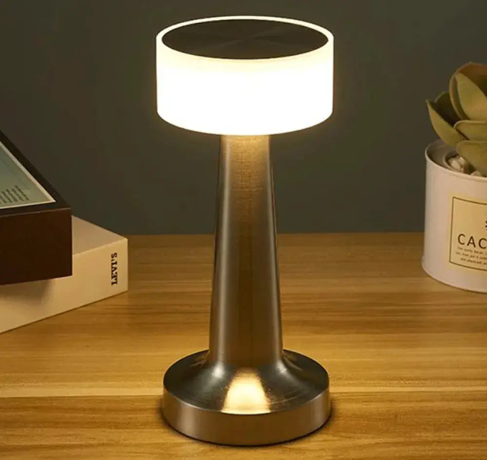 LumiFleur - Lampe de Table Florale avec Éclairage Ambiant Élégant