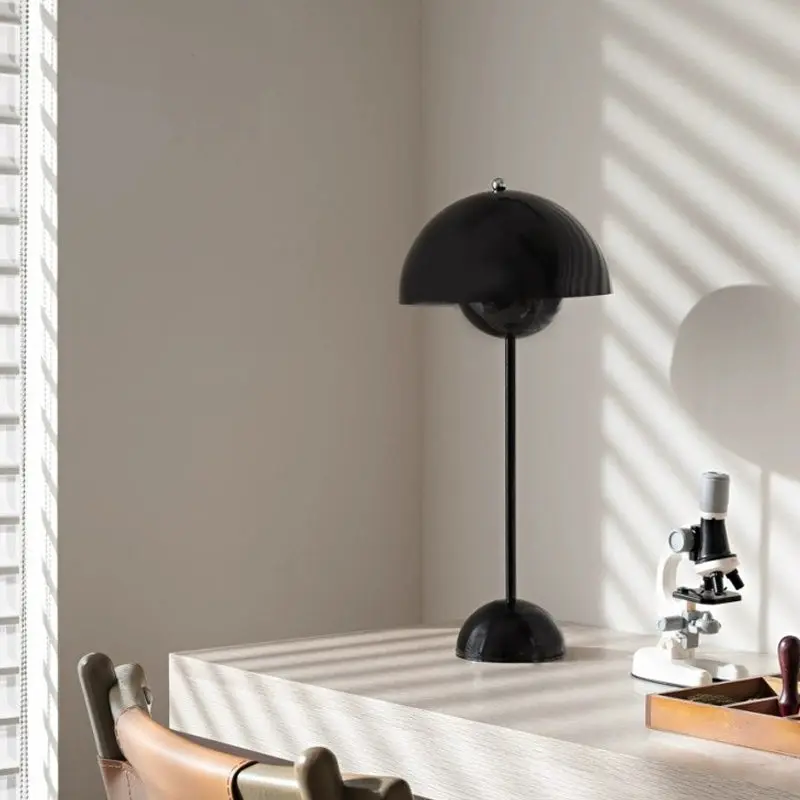LumiFleur - Lampe de Table Rechargeable en Pot de Fleurs avec Variateur Tactile