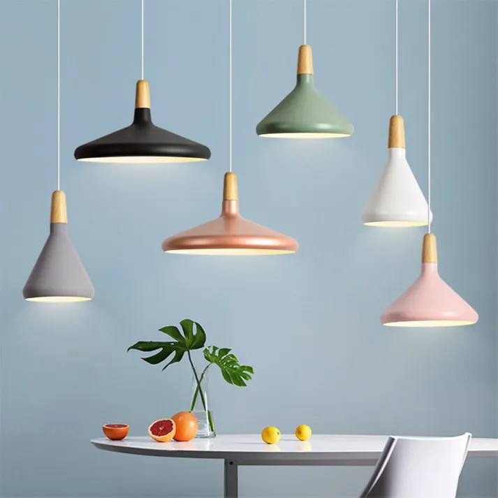 Lumières Gourmandes - Lampe Suspendue Métallique en Forme de Macaron