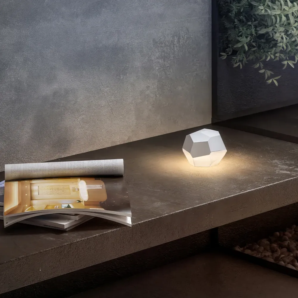 Lampe de table touch sans fil en aluminium blanc LED STONE WHITE dimmable H33cm Lumisky