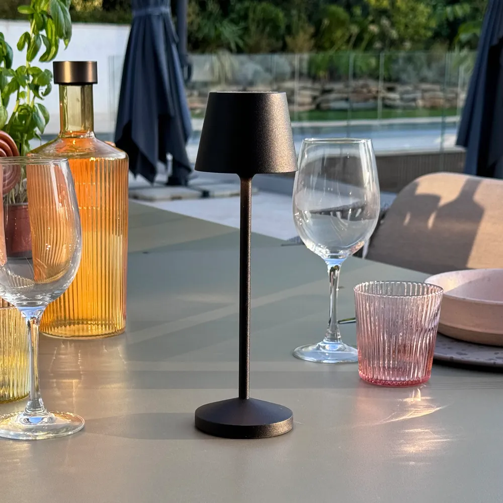 Lot de 9 lampes de table sans fil LED blanc chaud dimmable EMILY BLACK H25cm avec plateau de chargement Lumisky