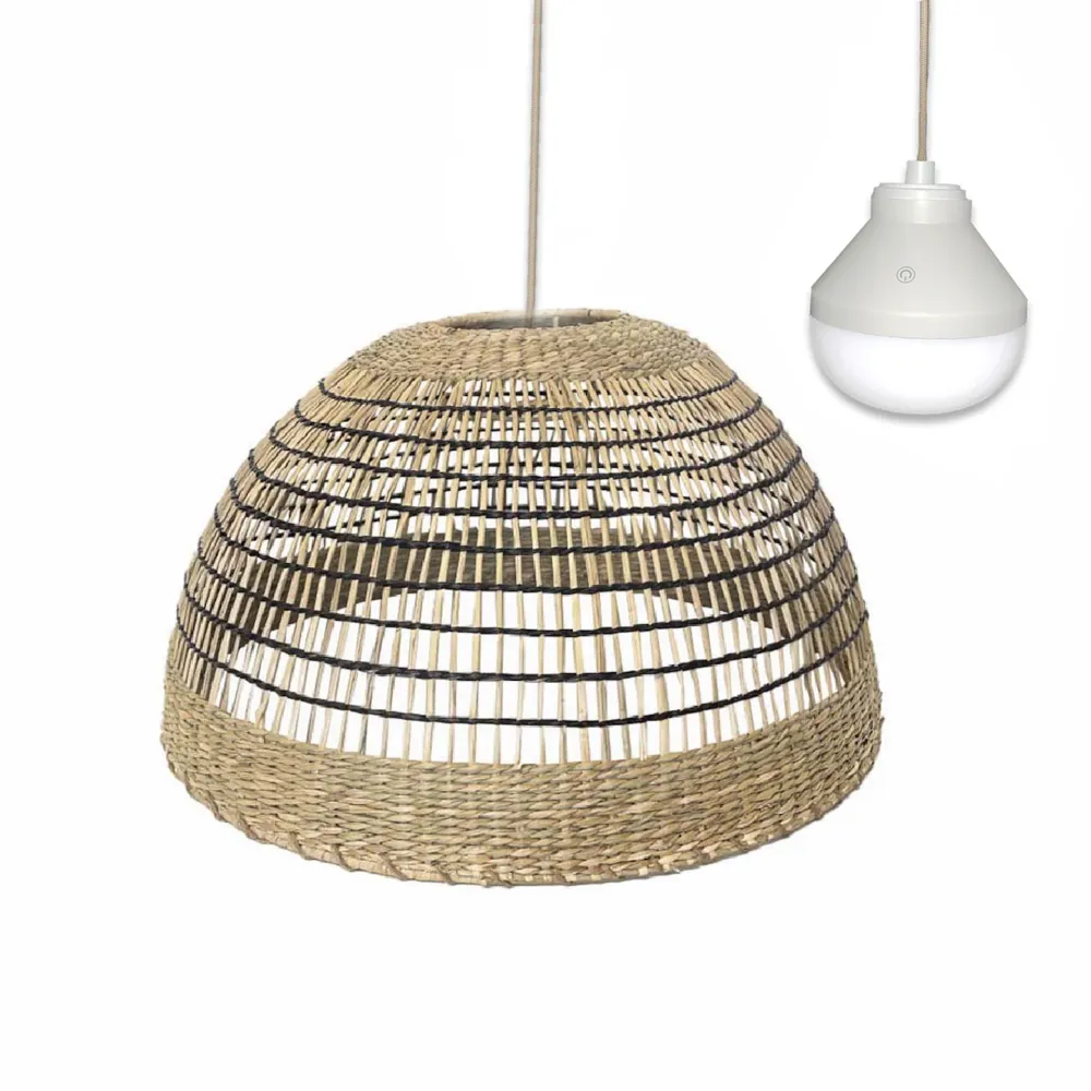 Suspension CESARE NOMAD en herbe marine naturelle style bohème avec ampoule LED blanc/RGB nomade Lumisky